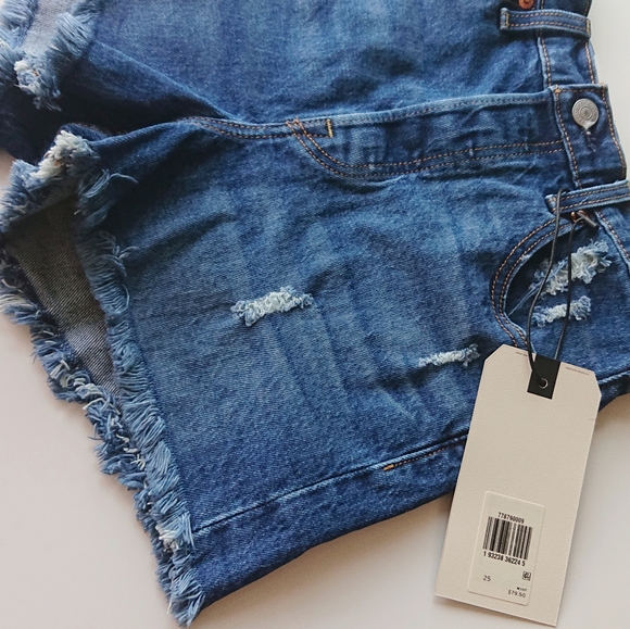 Levi's Premium Ribcage Shorts in Medium Dark Charleston Chill - Picture 9 of 11